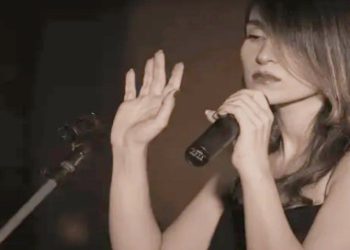 হিজাব ছাড়া সঙ্গীতানুষ্ঠান লাইভ স্ট্রিম করায় এক গায়িকাকে গ্রেফতার করেছে ইরানি পুলিশ