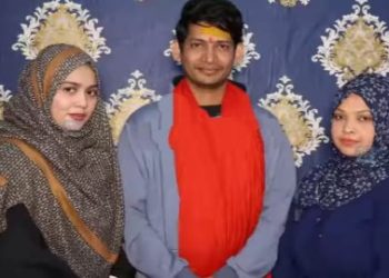 দুই মুসলিম স্ত্রীর সঙ্গে মহানন্দে সংসার করছেন উত্তরপ্রদেশের তরুন গুপ্তা : দাবি সামাজিক যোগাযোগ মাধ্যমে