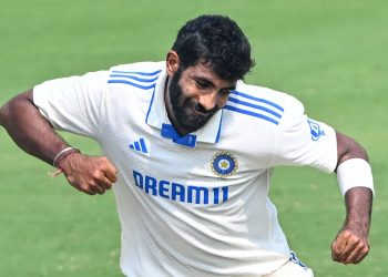 পাঁচ উইকেট নিয়ে কপিল দেবের রেকর্ড ভাঙলেন জসপ্রিত বুমরাহ