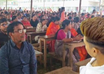 ছাত্রদের আধুনিক কেশসজ্জায় লাগাম টনাতে নাপিতদের শরণাপন্ন পূর্ব বর্ধমানের স্কুল কর্তৃপক্ষ