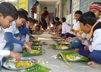 মিড-ডে মিলের অভিনবত্বে খুদে পড়ুয়াদের নবান্ন পার্বণের তৎপর্য তুলে ধরলেন শিক্ষকরা