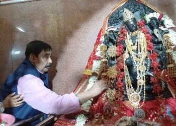 গরুপাচার মামলায় জেল থেকে জামিন পেয়ে প্রথমবার যোগাদ্যা মন্দিরে পুজো দিলেন অনুব্রত মণ্ডল