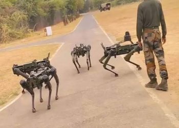 অনুপ্রবেশ নিয়ে বিজিবির সঙ্গে টানাপোড়েনের মাঝে ভারতীয় সেনা দিবসের প্যারেডে নজর কাড়ল রোবট কুকুর