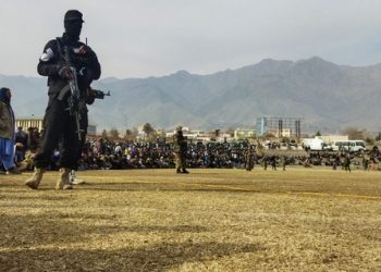 কান্দাহার ও পারওয়ানে দুই ব্যক্তিকে প্রকাশ্যে বেদম চাবকালো তালিবান