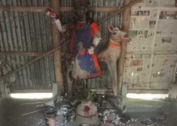 জমি দখল করতে বাংলাদেশের কাশিয়ানীতে মন্দিরে আগুন ধরিয়ে দিল জামাত ইসলামির জঙ্গিরা