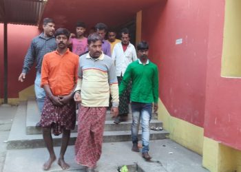 কাটোয়া : তারস্বরে ডিজে বাজানোয় পুলিশের দ্বারস্থ হওয়া ব্যক্তির বাড়িতে হামলা, ভাঙচুর ও হুমকি দেওয়ার অভিযোগে গ্রেপ্তার ৮