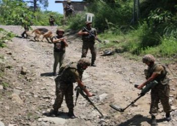 জম্মু-কাশ্মীরের আখনুর সেক্টরে সন্ত্রাসীদের সন্ধানে ব্যাপক অভিযান শুরু করেছে সেনাবাহিনী