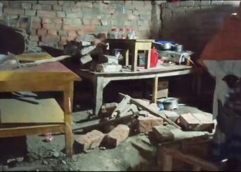 মালদা : রড ভর্তি ট্রাক্টর নিয়ন্ত্রণ হারিয়ে ঢুকে গেল চায়ের দোকানে, গুরুতর আহত ২ খরিদ্দার