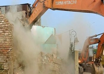 উজ্জয়নে মহাকালেশ্বর মন্দির করিডোর সম্প্রসারণের জন্য মসজিদ ও অন্যান্য ভবনগুলির ভেঙে ফেলা হচ্ছে