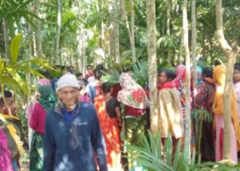 বাংলাদেশের পিরোজপুরে হিন্দু ব্যবসায়ী মেরে গাছে ঝুলিয়ে দেওয়া হয়েছে