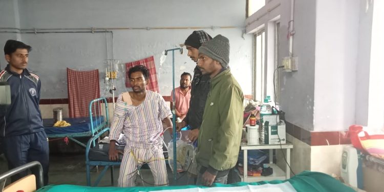 টানা ৭ ঘন্টা অস্ত্রোপচার করে ফুটবল খেলোয়াড়ের জীবন বাঁচালেন বর্ধমান হাসপাতালের চিকিৎসকরা