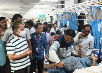 তিরুপতি মন্দিরে পদদলিত হয়ে কমপক্ষে ৭ জনের মৃত্যু, আহত অনেক শ্রদ্ধালু, প্রধানমন্ত্রী মোদীর গভীর শোক প্রকাশ