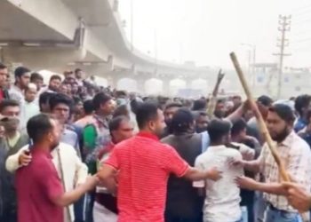 নারায়ণগঞ্জে পাইকারি আড়তের দখল নিয়ে দুই জিহাদি গোষ্ঠীর তুমুল সংঘর্ষ, গোলাগুলি-অগ্নিসংযোগ, আহত অন্তত ২৫