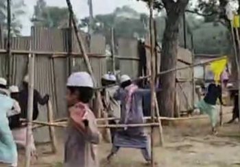 মেয়েদের ফুটবল খেলা বন্ধ করতে মাঠের হামলা চালালো বাংলাদেশের মাদ্রাসার ছাত্ররা, ফুটবল না খেলে মেয়েদের পর্দা করার দাবি জানায় তারা