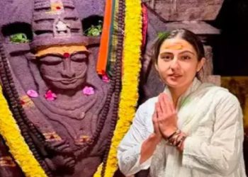 সারা আলি খান নববর্ষে শিব মন্দিরে যাওয়ার ছবি পোস্ট করায় গালাগালি শুরু করেছে ইসলামি মৌলবাদীরা