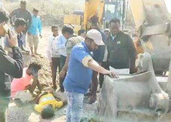 আসানসোল : পিএইচই পাইপ লাইনের কাজ করতে গিয়ে ধ্বস নেমে মাটি চাপা পড়ে মৃত ৩, আহত এক