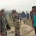 বিএসএফকে কাঁটাতারের বেড়া দিতে বাধা দিল বিজিবি, “জয় শ্রীরাম” শ্লোগান তুলে রুখে দাঁড়াল মালদার হিন্দুরা