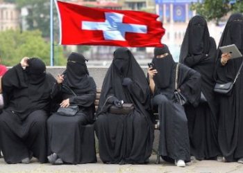 নতুন বছরের প্রথম দিন থেকেই সুইজারল্যান্ডে নিষিদ্ধ হয়ে গেল বোরখা, জনসমক্ষে মুখ ঢেকে রাখলে হবে বড় অঙ্কের জরিমানা