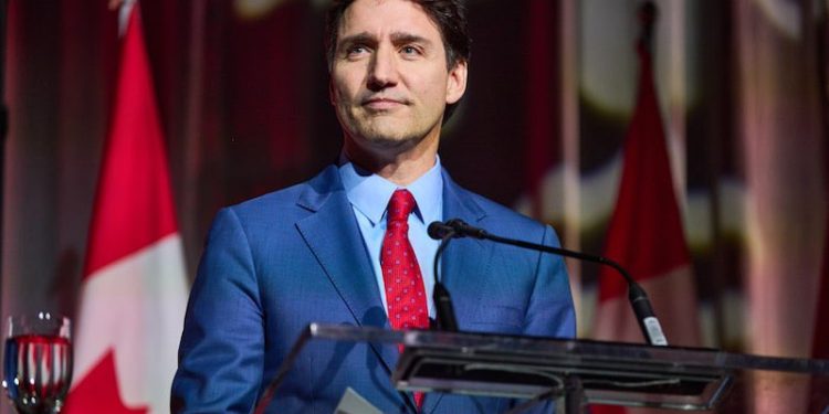 প্রবল সমালোচনার মুখে পড়ে পদত্যাগ করলেন কানাডার প্রধানমন্ত্রী জাস্টিন ট্রুডো