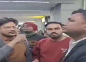 বিমান বাতিলের জেরে কলকাতা বিমানবন্দরে যাত্রীদের বিক্ষোভ