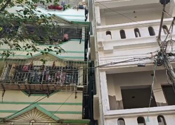 কলকাতায় ফের হেলে গেল বহুতল, বাঘাযতীন, কামারহাটির পর এবার ট্যাংরা