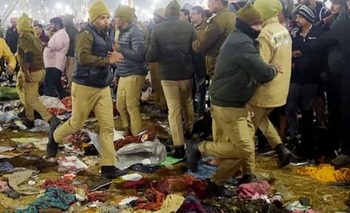 মহাকুম্ভে পদপৃষ্ঠ হয়ে হতাহতের ঘটনা পরিকল্পিত ষড়যন্ত্র ! ‘লাল পতাকা হাতে কারা ইচ্ছাকৃতভাবে ঠেলাঠেলি করছিল?’ – প্রশ্ন তুললেন খোদ শ্রদ্ধালুরা