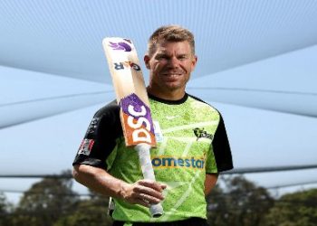 আইপিএলে অবিক্রিত থাকা ডেভিড ওয়ার্নার পাকিস্তানে পিএসএল খেলবেন