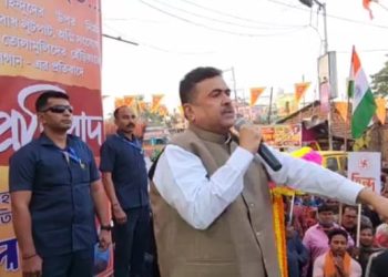 ‘আয় কোথায় আছিস জিহাদী- রোহিঙ্গা-পাকিস্তানের বাচ্চারা, আয় এখানে…সাইজ করতে এসেছি’ : হেঁড়িয়াতে তৃণমূলের ‘হিন্দু হঠাও’ শ্লোগানের প্রত্যুত্তরে হুঙ্কার দিলেন শুভেন্দু অধিকারী