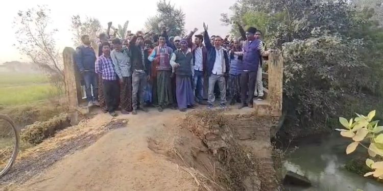 একই রাস্তার সংস্কারের জন্য তিন তিনবার টেন্ডার করে অর্থ আত্মসাাৎতের অভিযোগে উতপ্ত গলসি