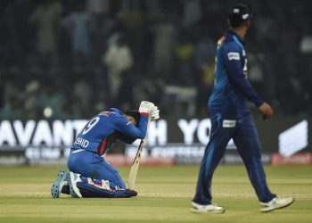 দক্ষিণ আফ্রিকাকে আফগানিস্তান ক্রিকেট দল বয়কটের আহ্বান জানিয়েছেন প্রবীণ বর্ণবাদ বিরোধী কর্মী