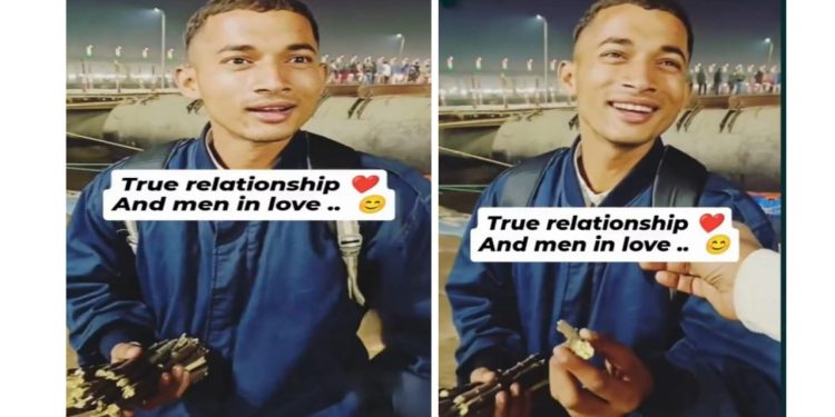 বান্ধবীর ইচ্ছায় মহাকুম্ভে দাঁত মাজার নিম কাঠি বিক্রি করে ভাইরাল যুবক