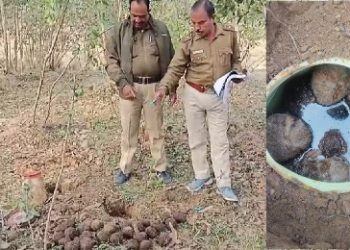 মঙ্গলকোটে কুনুর নদীর ধার থেকে উদ্ধার দু’ড্রাম ভর্তি বোমা