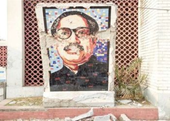 বুলডোজার দিয়ে গুঁড়িয়ে দেওয়া হল বঙ্গবন্ধু মুজিবরের ম্যুরাল