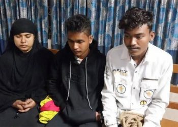 প্রেমিক সৌরভের হাত ধরে পালিয়ে বিজিবির হাতে ধরা পড়ে গেল বর্ধমানের এক সন্তানের জননী রেশমা মন্ডল