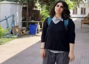 হিজাব আইনের বিরুদ্ধে প্রতিবাদ করায় ইরানি লেখিকার কারাদণ্ড