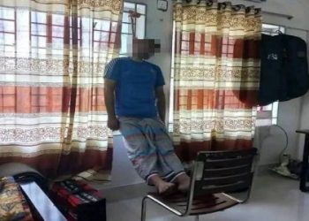 বাংলাদেশে থানার ভিতরে ওসিকে মেরে ঝুলিয়ে দিল ইসলামি জঙ্গিরা