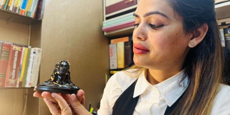 “আমার জুতাও কোন কাঠমুল্লা বা জিহাদীকে ভয় পায় না !” : ‘মহা শিবরাত্রির শুভেচ্ছা’ পোস্টে মন্তব্য করলেন নাজিয়া ইলাহি খান