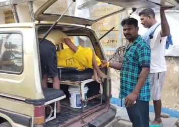 শিবরাত্রিতে খোদ ভৈরবপুরে অঘটন, উল্টে যাওয়া মোটর ভ্যনের নিচে চাপা পড়ে মৃত্যু শিশুর