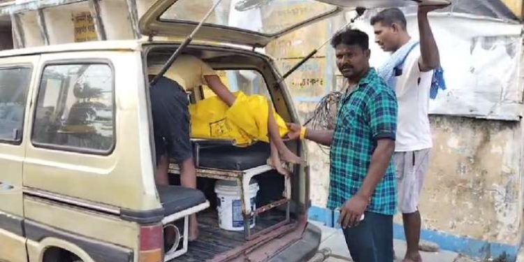 শিবরাত্রিতে খোদ ভৈরবপুরে অঘটন, উল্টে যাওয়া মোটর ভ্যনের নিচে চাপা পড়ে মৃত্যু শিশুর