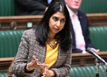 ব্রিটেন হতে পারে ‘পরমাণু অস্ত্র সহ প্রথম ইসলামি জাতি’ : প্রাক্তন ব্রিটিশ স্বরাষ্ট্রমন্ত্রী সুয়েলা ব্র্যাভারম্যান