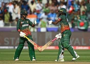 চ্যাম্পিয়ন্স ট্রফির প্রথম ম্যাচেই ভারতের বোলিং আক্রমণের সামনে ল্যাজেগোবরে হল বাংলাদেশ