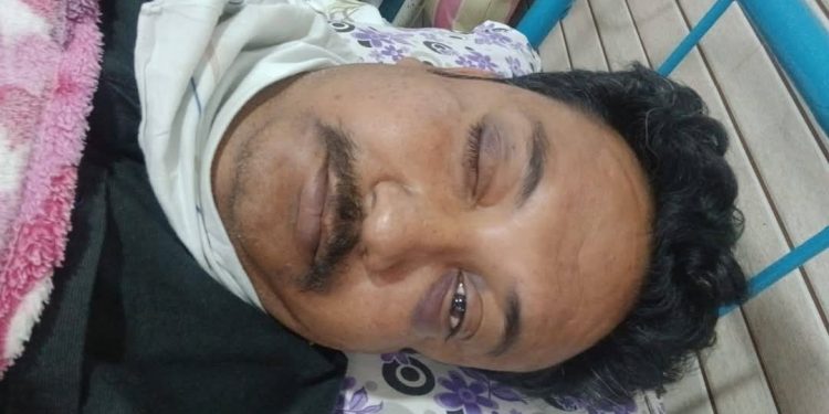 নিউ ফরাক্কা হাইস্কুলের প্রধান শিক্ষককে বেদম মারধরের অভিযোগ সহ শিক্ষকদের বিরুদ্ধে ; ভাঙল পা,ক্ষতিগ্রস্ত ডান চোখ