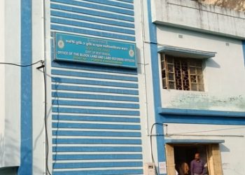 মসজিদ কমিটির কবল থেকে মুক্ত হল ভাতারে দুই বিধবাসহ ৪ চাষির জমি