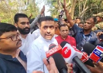 বিরোধী দল যেটা পারে আপনি সরকারে থেকেও সেটা পারেন না’ : বিরোধী দলনেতার নিশানায় মুখ্যমন্ত্রী 