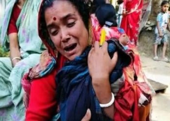 নৌকায় পড়ে রয়েছে টর্চ ও মোবাইল ; উধাও হয়ে গেলেন বিপুল জেলে, হিন্দুদের বেঁচে থাকাই এখন অনিশ্চিত হয়ে পড়েছে বাংলাদেশে