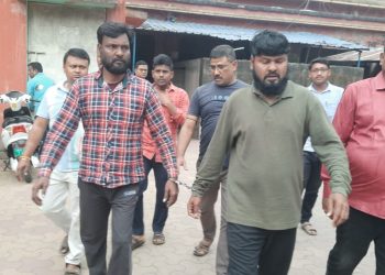 কেতুগ্রামে তৃণমূলের বুথ সভাপতিকে খুনের ঘটনায় ধৃত মুর্শেদ শেখ ও তার দাদা আসরফ শেখকে আদালতে তোলা হল আজ