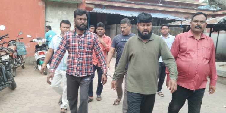 কেতুগ্রামে তৃণমূলের বুথ সভাপতিকে খুনের ঘটনায় ধৃত মুর্শেদ শেখ ও তার দাদা আসরফ শেখকে আদালতে তোলা হল আজ