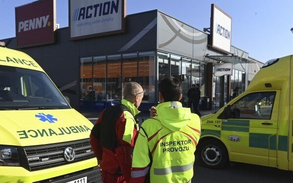 চেক প্রজাতন্ত্রে দুই তরুনীকে ছুরি দিয়ে নির্মমভাবে কুপিয়ে হত্যা করেছে কিশোর সন্ত্রাসী