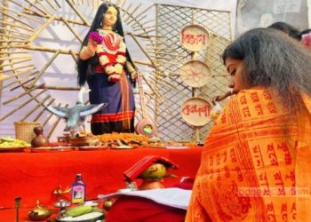 নারীর পৌরহিত্যে বীণাপানির আরাধনা ঢাকার জগন্নাথ বিশ্ববিদ্যালয়ে