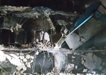 রাতারাতি ভেঙে গুঁড়িয়ে দেওয়া হল বঙ্গবন্ধু মুজিবর রহমানের বাড়ি, ভাস্কর্য ও ম্যুরাল, দেদার লুটপাট